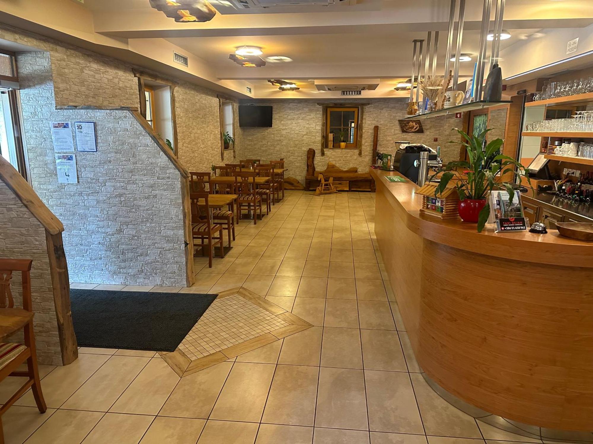 Domacija Vodnik & Apartments 戈雷尼斯卡地区采尔克列 外观 照片